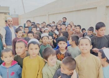 یک نهاد مردمی زمینه‌ی آموزش را برای صدها دختر و پسر در افغانستان فراهم کرده است