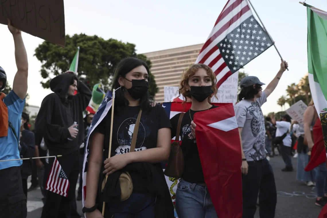 «نه به پادشاهان»؛ میلیونها امریکایی علیه سیاستهای ترمپ به خیابانها میآیند