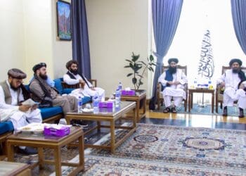 هیات طالبان برای شرکت در اجلاس سازمان همکاری‌ اقتصادی به آذربایجان رفت