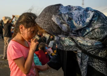 تلگراف: ایران دختران افغانستان را از مکاتب اخراج و به طالبان تحویل می‌دهد