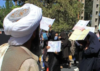 زنان معترض: جهان باید تصمیم «ننگین» روسیه را محکوم کند