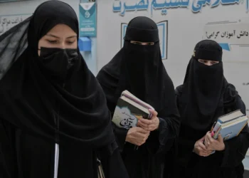 رونق مدرسه‌های دینی پس از ممنوعیت آموزش دختران در مکاتب