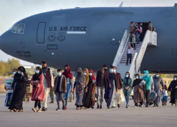 واشنگتن‌پُست: امریکا در حال کناره‌گیری از برنامه‌ی اسکان مجدد پناه‌جویان افغانستان است