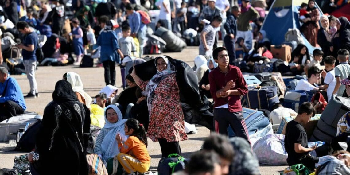 طالبان: روز گذشته بیش از ۲۰ هزار مهاجر از ایران وارد کشور شده‌ اند