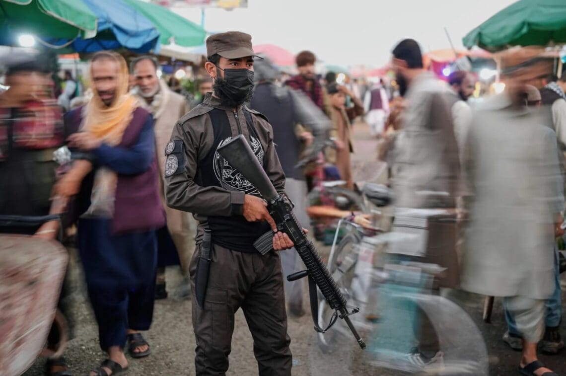 روزنامه‌ی هالندی: طالبان دو تن را ملزم به پرداخت «غرامت» ماهانه ۳۰۰ دالر کرده است