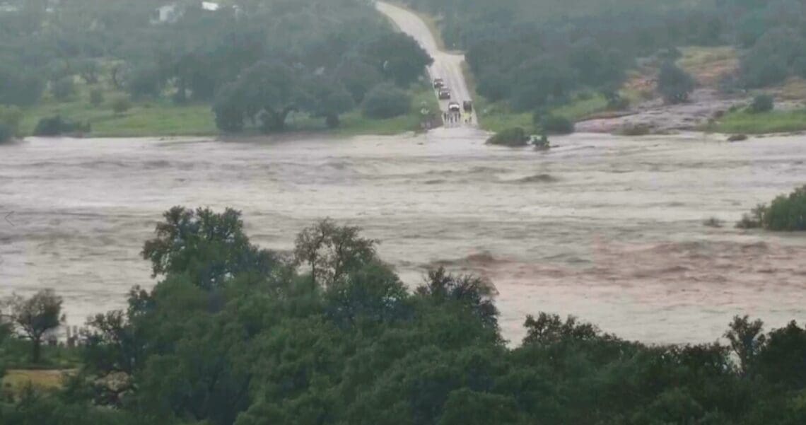 آمار کشته‌شدگان سیلاب تگزاس به ۱۰۰ تن رسید