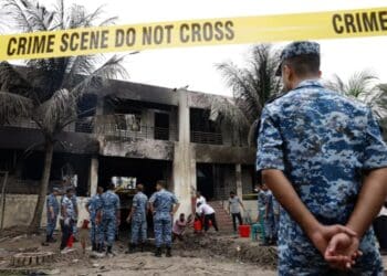 عزای عمومی در بنگلادیش؛ سقوط یک جنگنده در داکا ۲۷ کشته بر جا گذاشت