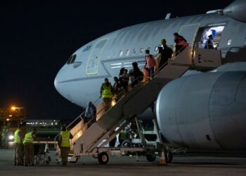 تلگراف: در روند تخلیه پس از درز اطلاعات جنگجویان طالبان نیز به بریتانیا انتقال یافتند