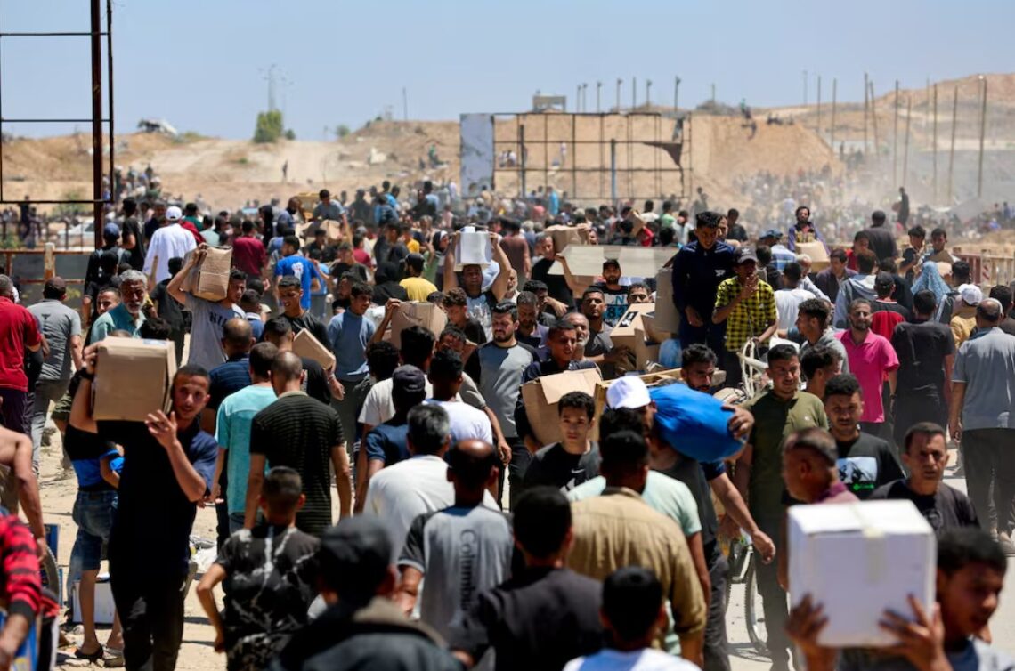 لاری‌های حامل کمک‌های بشردوستانه از مصر به‌سوی غزه حرکت کردند