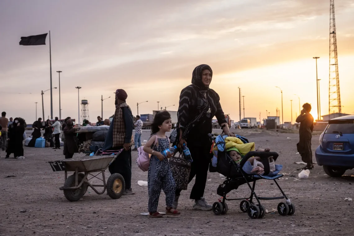 پژوهش تازه: مهاجران افغانستان در روند اخراج از ایران مورد خشونت قرار گرفته اند