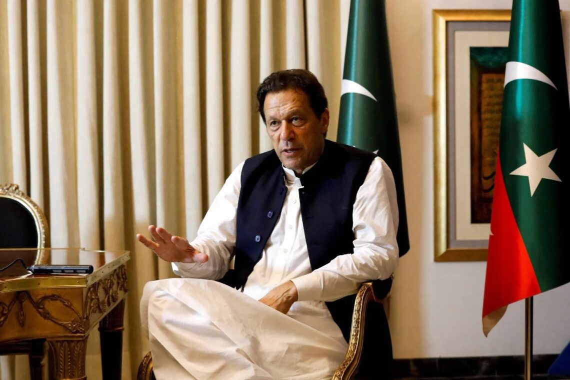عمران خان: اخراج مهاجران افغانستان از پاکستان برخلاف انسانیت و سنن اسلامی است