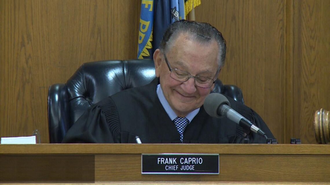 فرانک کاپریو، قاضی محبوب امریکایی درگذشت