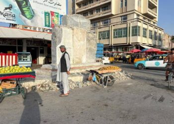 ازبیکستان: طالبان وعده داد تندیس «باشکوه‌تر» علی شیر نوایی را در بلخ می‌سازد