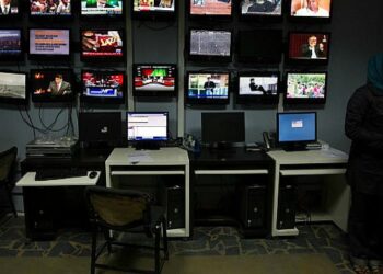 «نی در تبعید»: کارکنان رسانه‌ای زن در رسانه‌ها نسبت به دوره‌ی جمهوری ۹۰ درصد کاهش یافته است