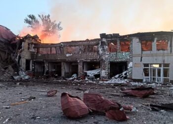 در بزرگ‌ترین حمله‌ی هوایی روسیه به لوزووا در شرق اوکراین ۱۱ تن کشته‌ و زخمی شدند