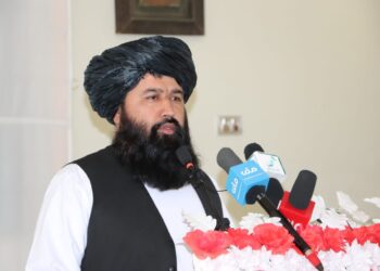 ندیم به فارغ‌التحصیلان: خارج لازم نیست، در افغانستان دکترا بگیرید