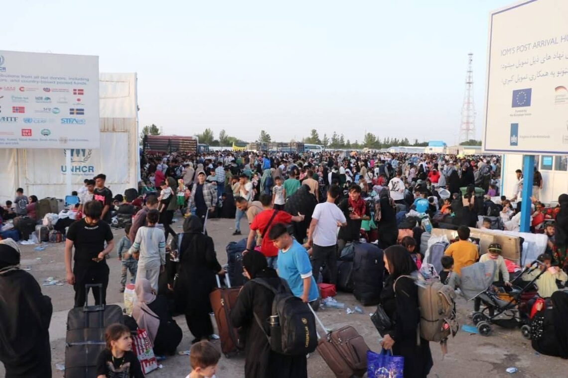 طالبان: روز گذشته ششونیم هزار تن از ایران و پاکستان برگشتند