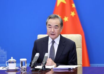 وزیران خارجه‌ی چین و پاکستان وارد کابل شدند