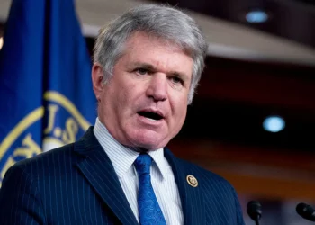 قانون‌گذار امریکایی: بایدن گذاشت متحدان‌مان قربانی طالبان «هراس‌افگن» شوند