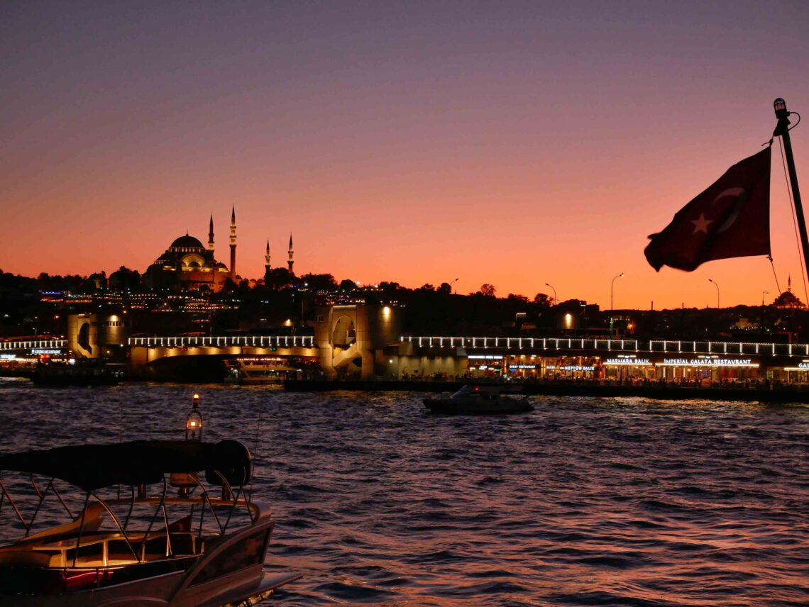 زن اهل افغانستان در ترکیه پس از خفهشدن از سوی شوهرش جان باخت