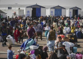 بازگشت‌کنندگان با فقر و آینده‌ی ناروشن روبه‌رو هستند