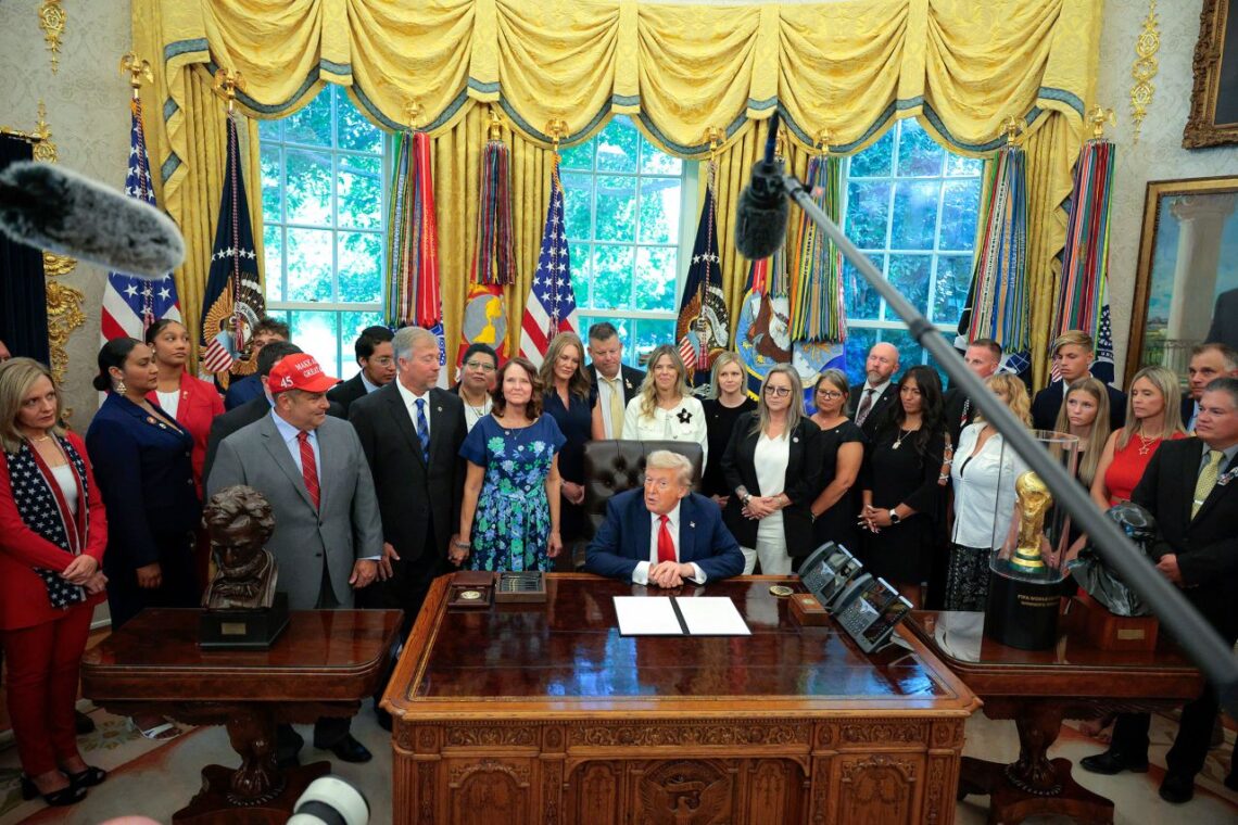 ترمپ بیانیهای برای یادبود از قربانیان امریکایی حمله به میدان هوایی کابل را امضا کرد