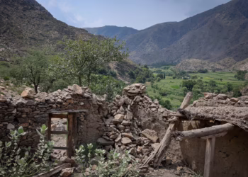 سازمان امداد اسلامی: تنها ۲ درصد خانه‌ها در قریه‌های زلزله‌زده سالم مانده‌اند