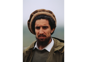 کرزی: حضور همیشگی مسعود در وطن، او را سزاوار احترام می‌کند