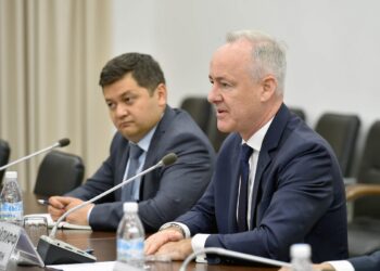 برنامه‌ی جهانی خوراک تنها یک ماه دیگر قادر به تغذیه‌ی زلزله‌زدگان افغانستان است