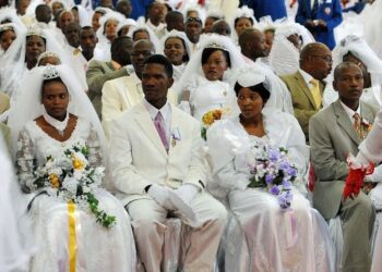 حکم دادگاه عالی افریقای جنوبی: مردان می‌توانند تخلص همسران‌شان را بگیرند