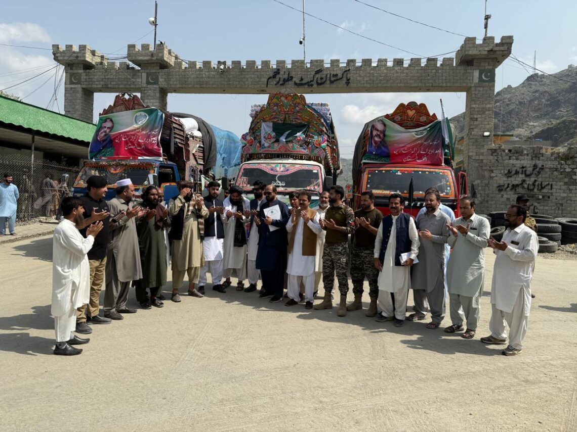 پاکستان ۳۵ لاری مواد امدادی به زلزلهزدگان افغانستان فرستاد