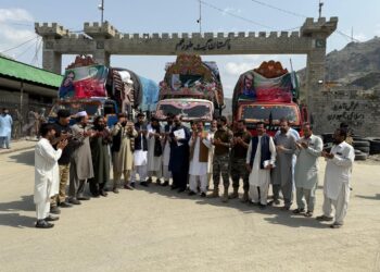 پاکستان ۳۵ لاری مواد امدادی به زلزله‌زدگان افغانستان فرستاد