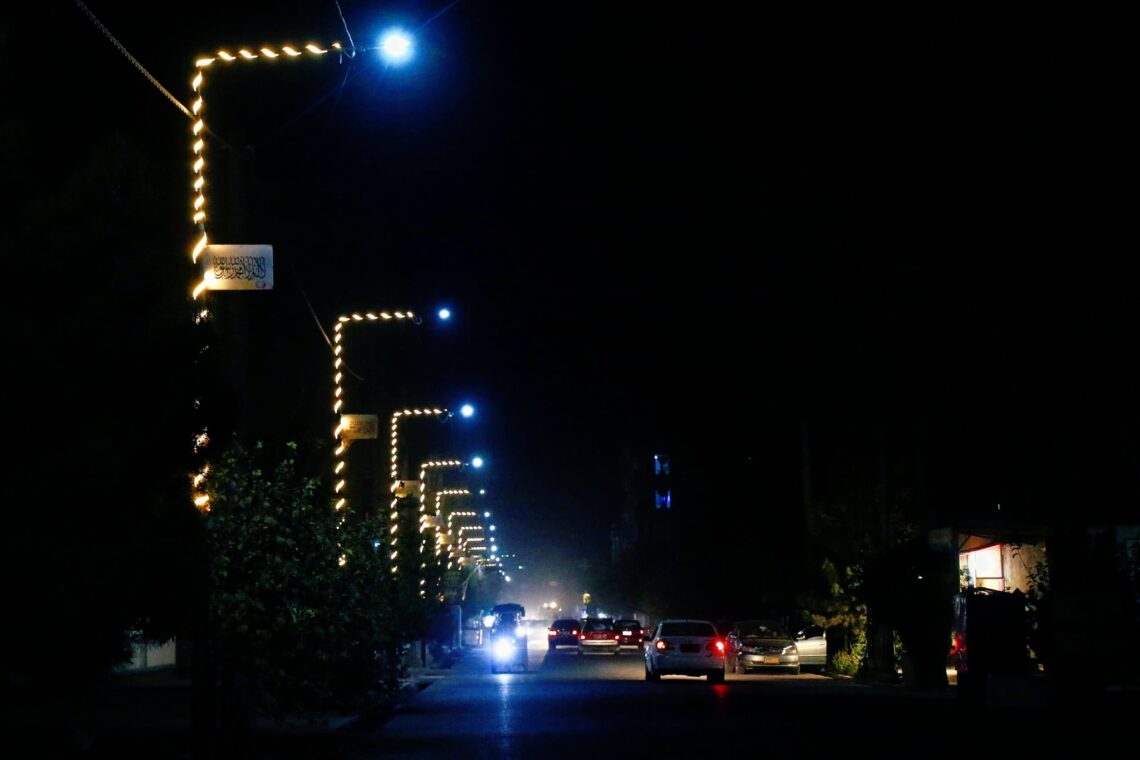 طالبان ۷۰۰ هزار افغانی را برای زیبایی جادههای اطراف مقر والی خود در بلخ هزینه کرد