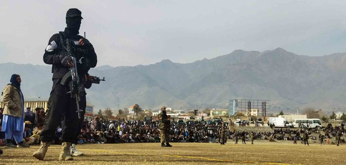 طالبان ۱۰ تن را در کابل شلاق زد