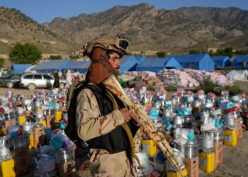 زلزله‌ی افغانستان؛ جهان می‌کوشد کمک‌ها به مردم برسند، نه به طالبان