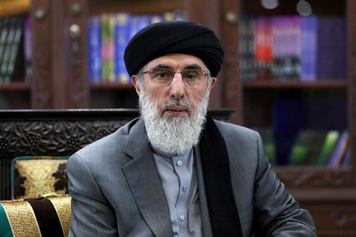 حکمتیار: اگر امریکا توان دارد، با چین و روسیه زورآزمایی کند نه با غزه