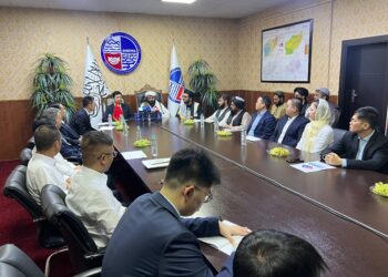 سفارت چین و بازرگانان این کشور ۴۰ هزار دالر به زلزله‌زدگان کمک کردند