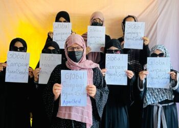 فعالان افغانستان اختیاری‌کردن نصب عکس زنان در تذکره را «حذف هویت» خواندند