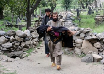 شمار جان‌باختگان زمین‌لرزه‌ی شرق کشور به ۹۰۰ تن رسید