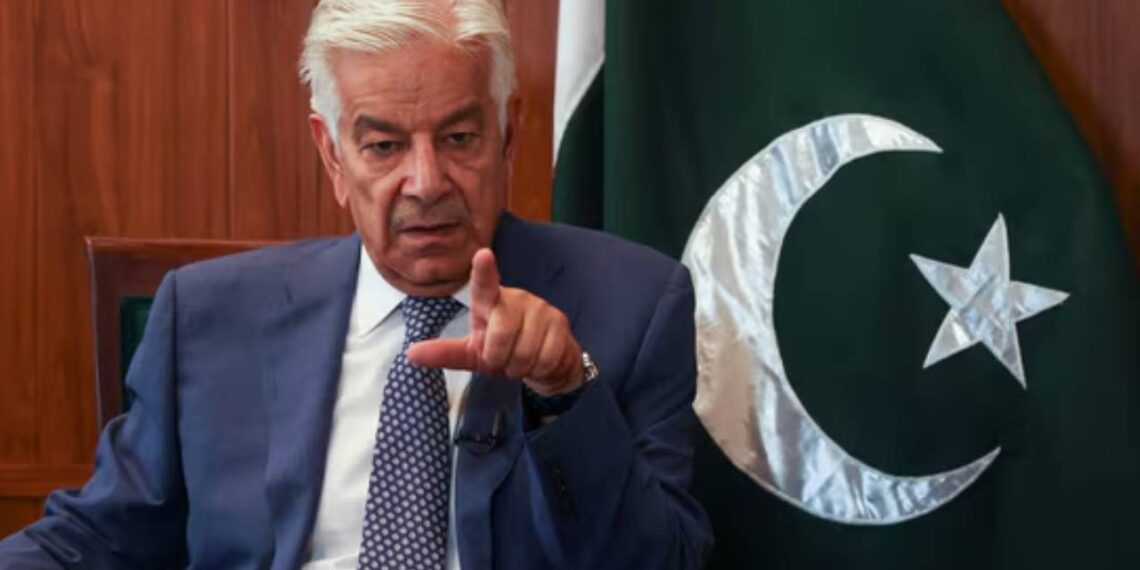 هشدار وزیر دفاع پاکستان به طالبان: اگر لازم شود، با چند مرمی به توره بوره بازتان می‌گردانیم