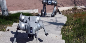 افزایش استفاده چین از هوش مصنوعی «دیپسیک» در سگهای روبات و طیارههای بیسرنشین نظامی