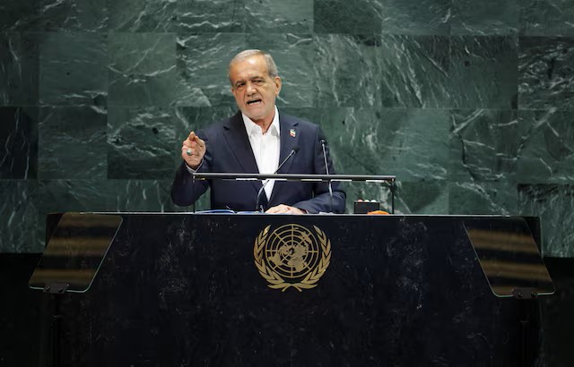 رئیسجمهور ایران: تأسیسات هستهای کشور با قدرت بیشتر بازسازی میشود