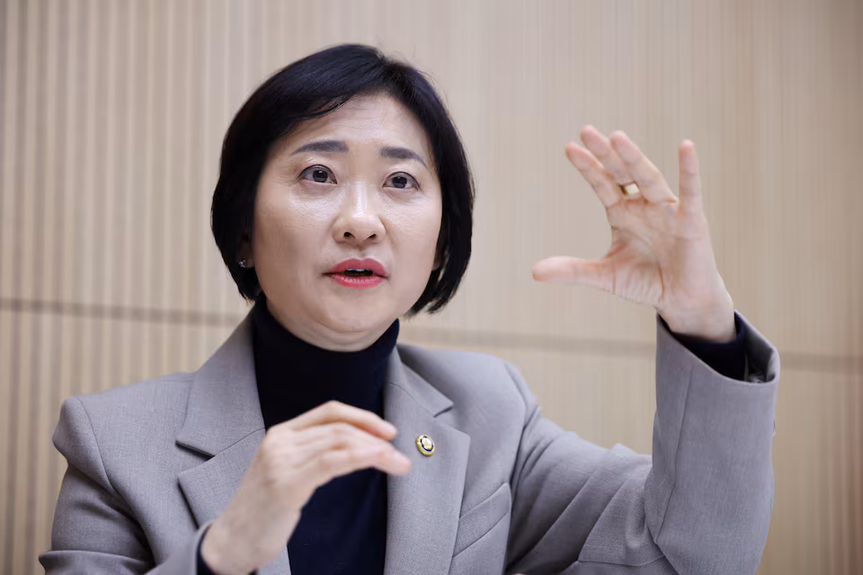 کرهٔ جنوبی صدور اوراق قرضۀ دالری برای صندوق بازنشستگی ملی را بررسی می‌کند