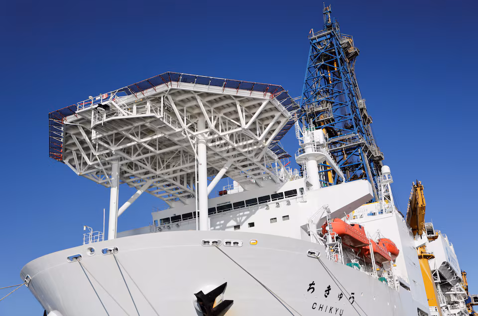 ژاپن برای نخستین بار گل‌ولای حاوی عناصر نادر را از بستر عمیق دریا استخراج کرد